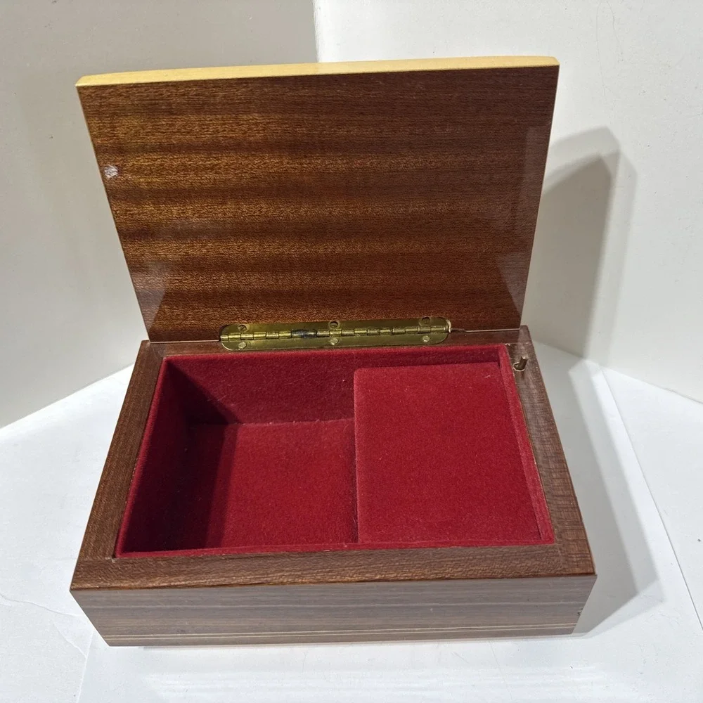Liechtenstein‎ WoodInlay Floral Music Box 6x2x4 Swiss Mountain Song Cuendet 7207